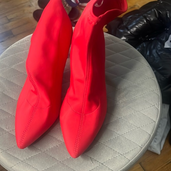 Red stretch material boots - Picture 1 of 5